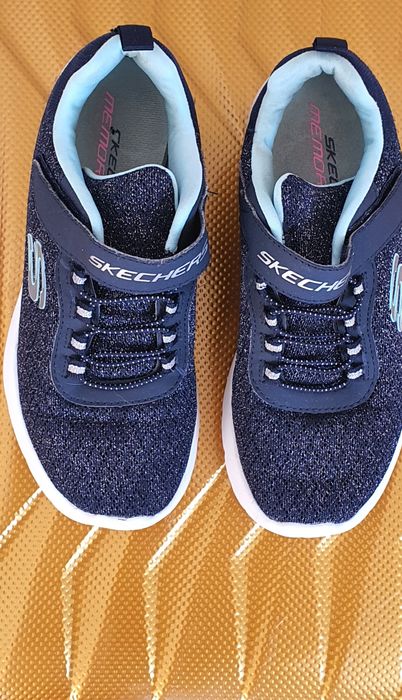 м'які кеди Skechers для дівчинки, розмір 32