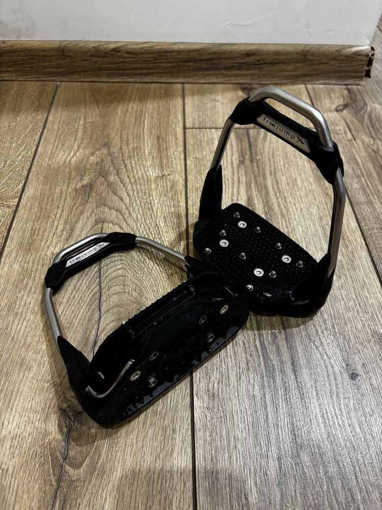 Strzemiona Freejump Air’s czarne plus puśliska czarne 150cm