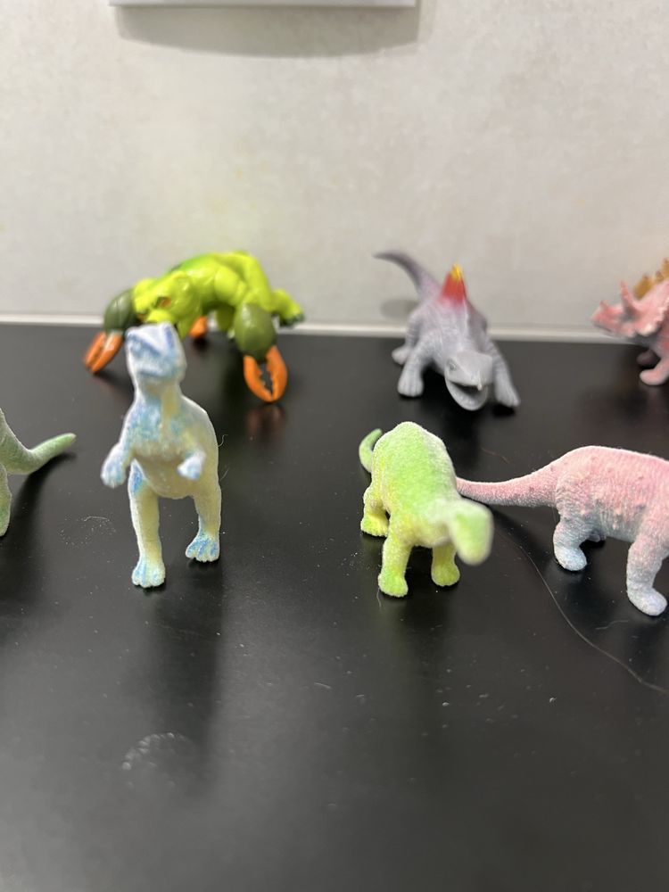 Conjunto de 18 miniaturas de dinossauros