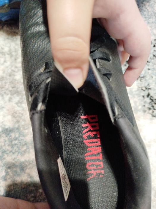 Продам футбольные бутсы