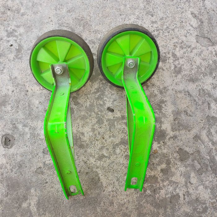 Боковые вспомогательные колеса детского велосипеда 12"