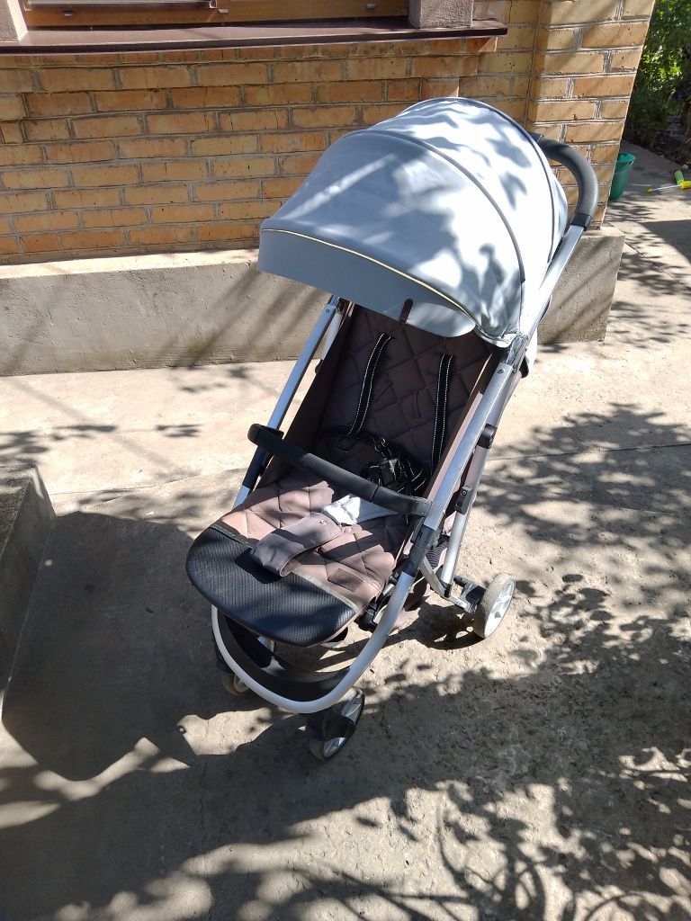 Прогулянковий візочок карело