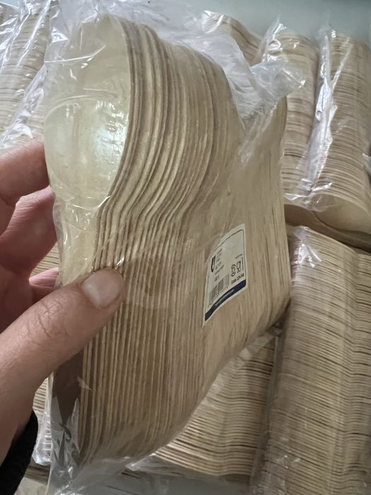 Garfos descartáveis em madeira natural 100 uni. (17 packs existentes)