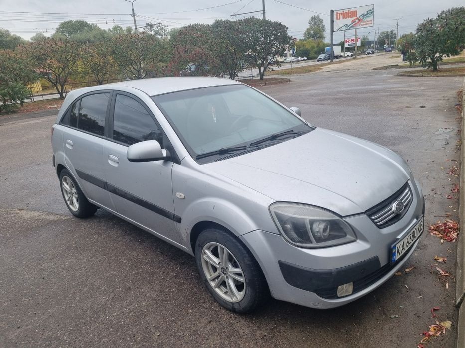 Kia Rio 2 автомобіль для міста