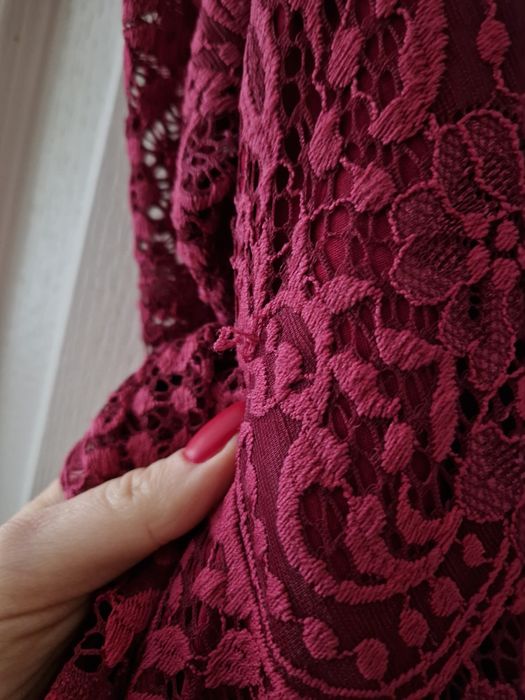 Bordowa, rozkloszowana sukienka