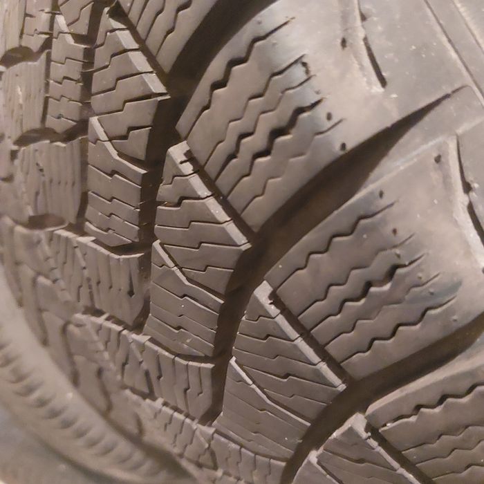 17' Audi, VW Felgi aluminiowe 17" z dobrymi oponami