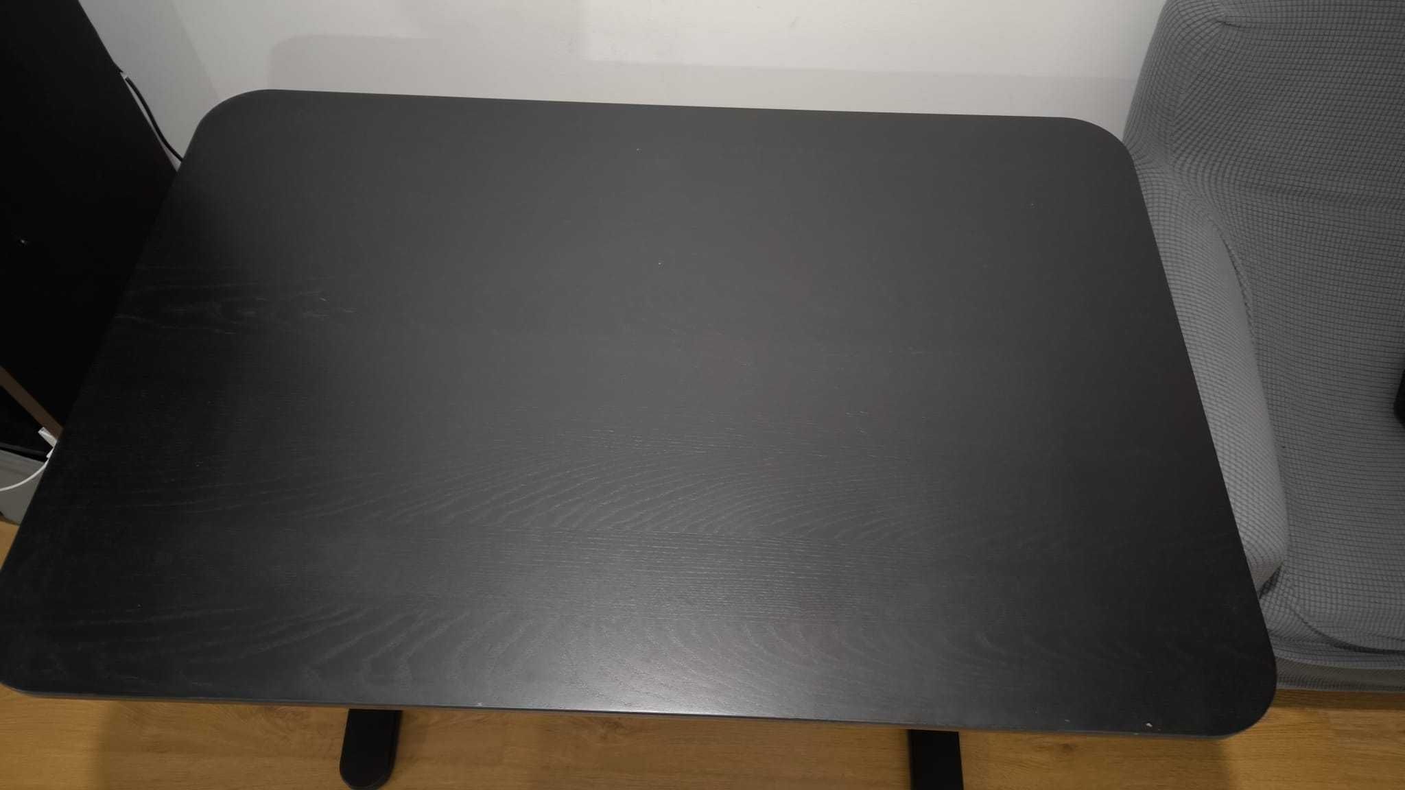 Secretária Ikea com ajuste de altura