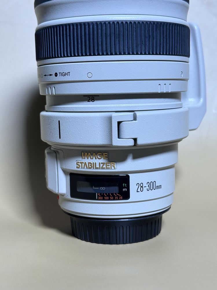 Canon EF 28-300mm f/3.5-5.6L IS USM