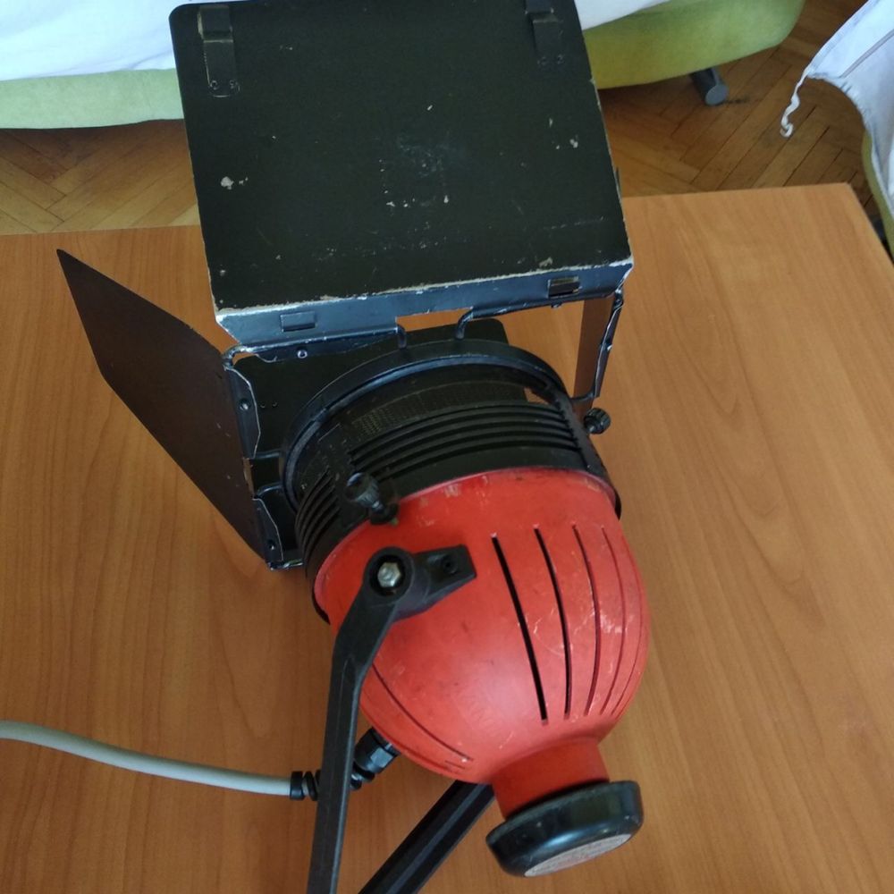 Світло студійне. Студийный свет Ianiro Varibeam 800