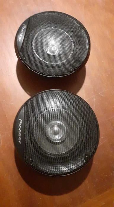 Colunas Pioneer pretas