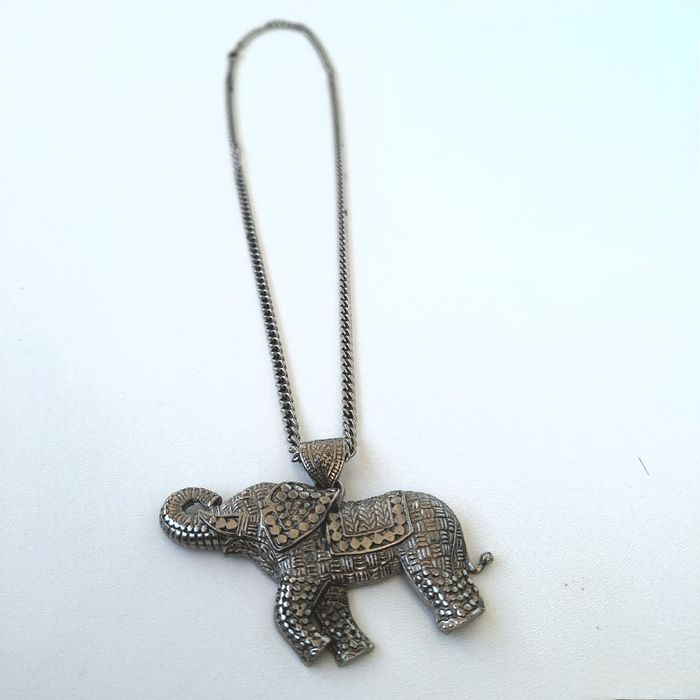 Łańcuszek z wisiorkiem "słoń". Warszawa