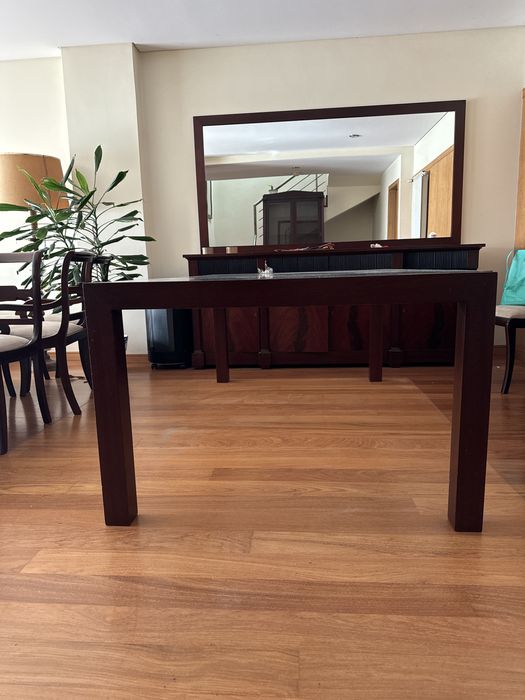Sala de jantar completa em mogno