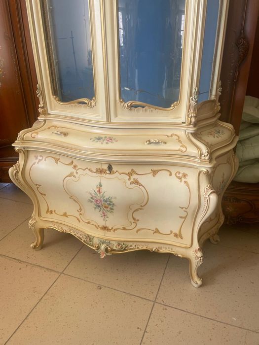 Вітрина Silik виробник Італія