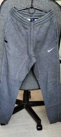 Спортивні штани на флісі,Nike