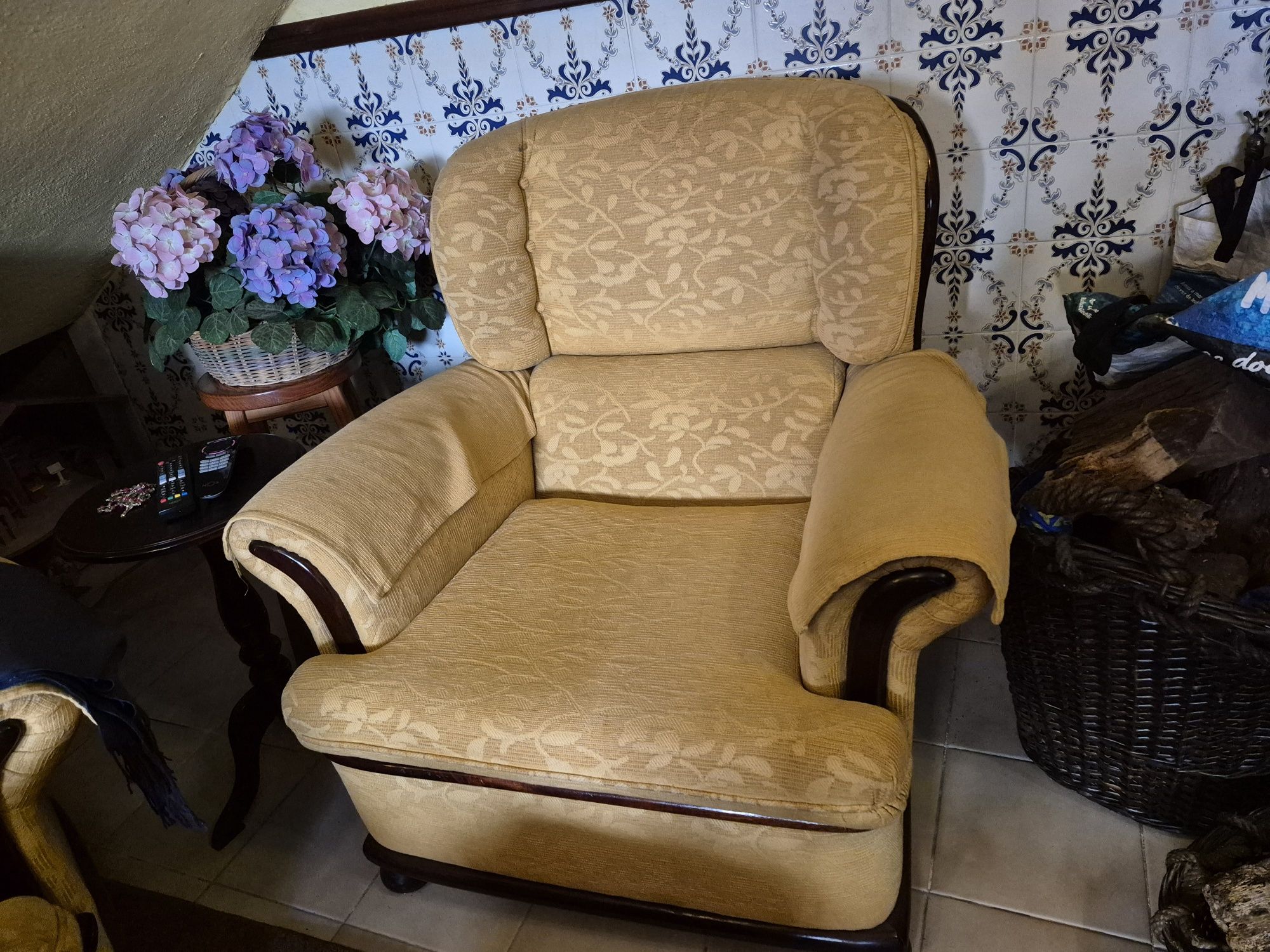 Conjunto de sofá cama 3 lugares e 2 poltronas em Alfeizerão