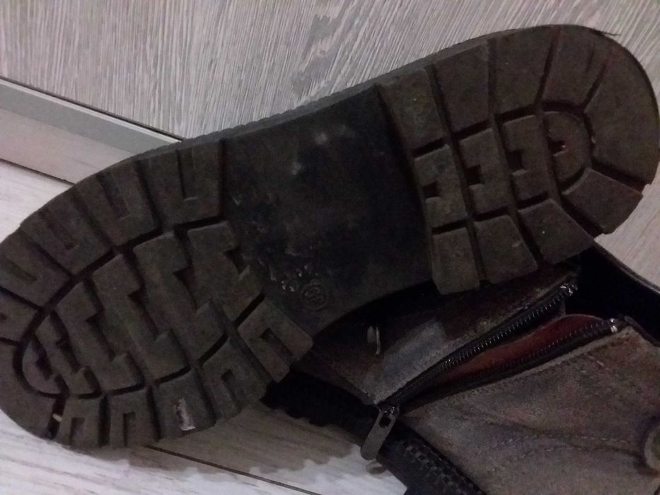 Женские ботинки 39 розмір в хорошем состоянии