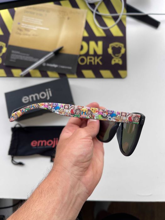 Óculos de Sol Emoji