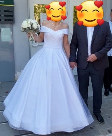 Весільна сукня та підюбник на 9 кілець