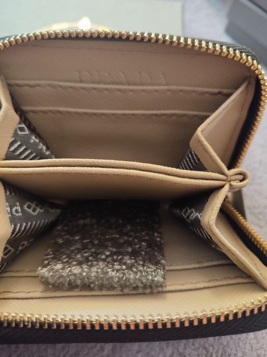 Prada mały poręczny portfelik nowy