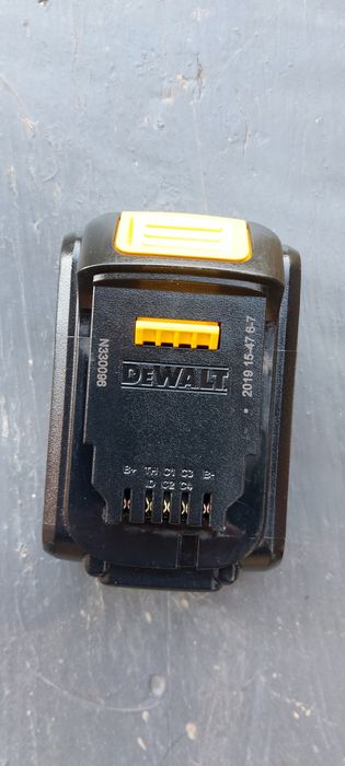 Продам акумулятор dewalt 4 ah