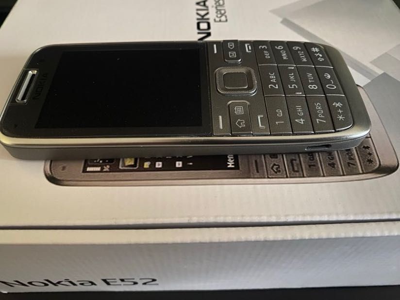 Nokia E52 - pełny zestaw