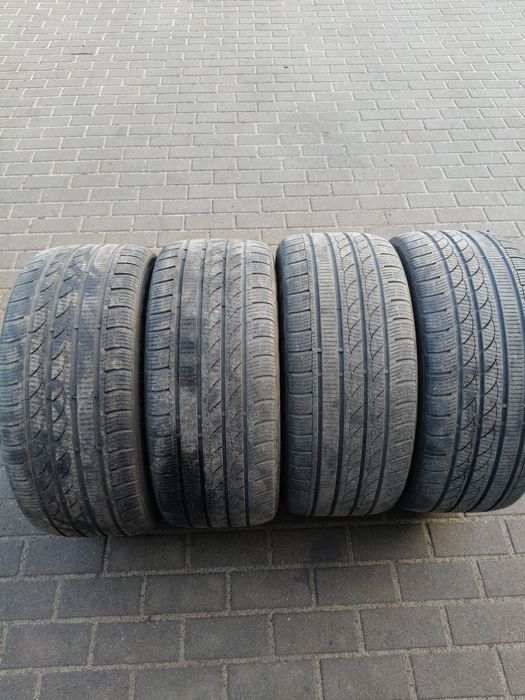 Opony zimowe 245/40/18