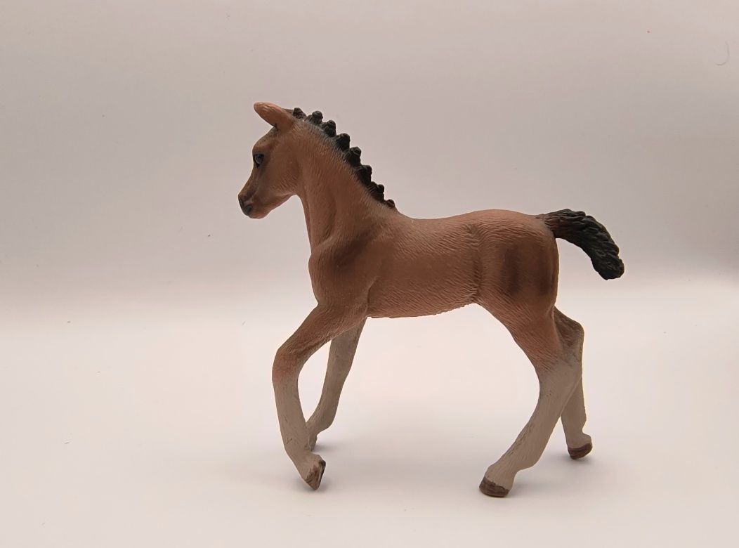 Figurki koni Schleich wałach i źrebak hanover