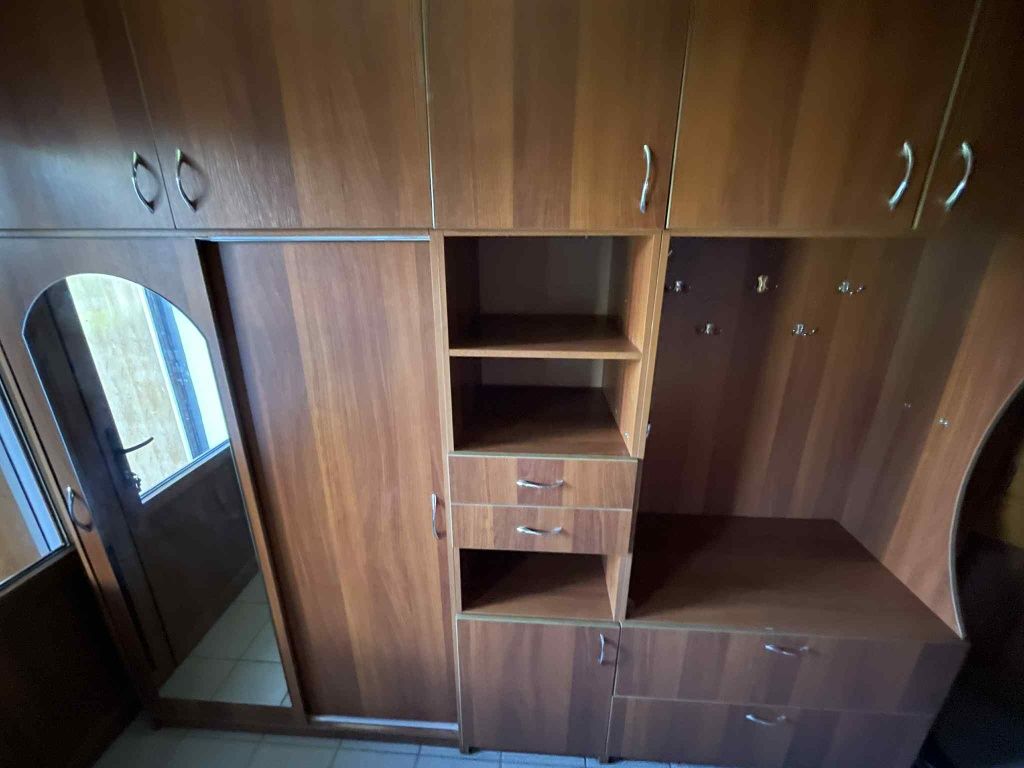 Прихожа великого розміру