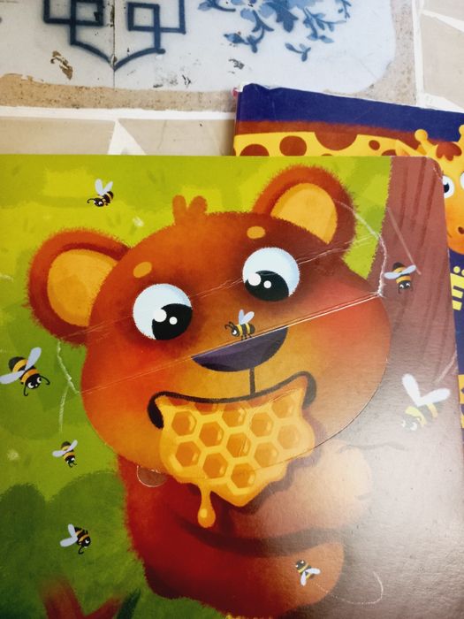 Продам книги с окошками .