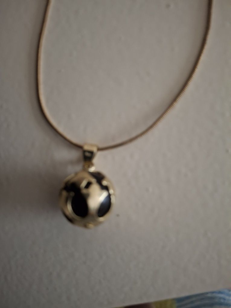 Wisiorek metal złoty kuleczka