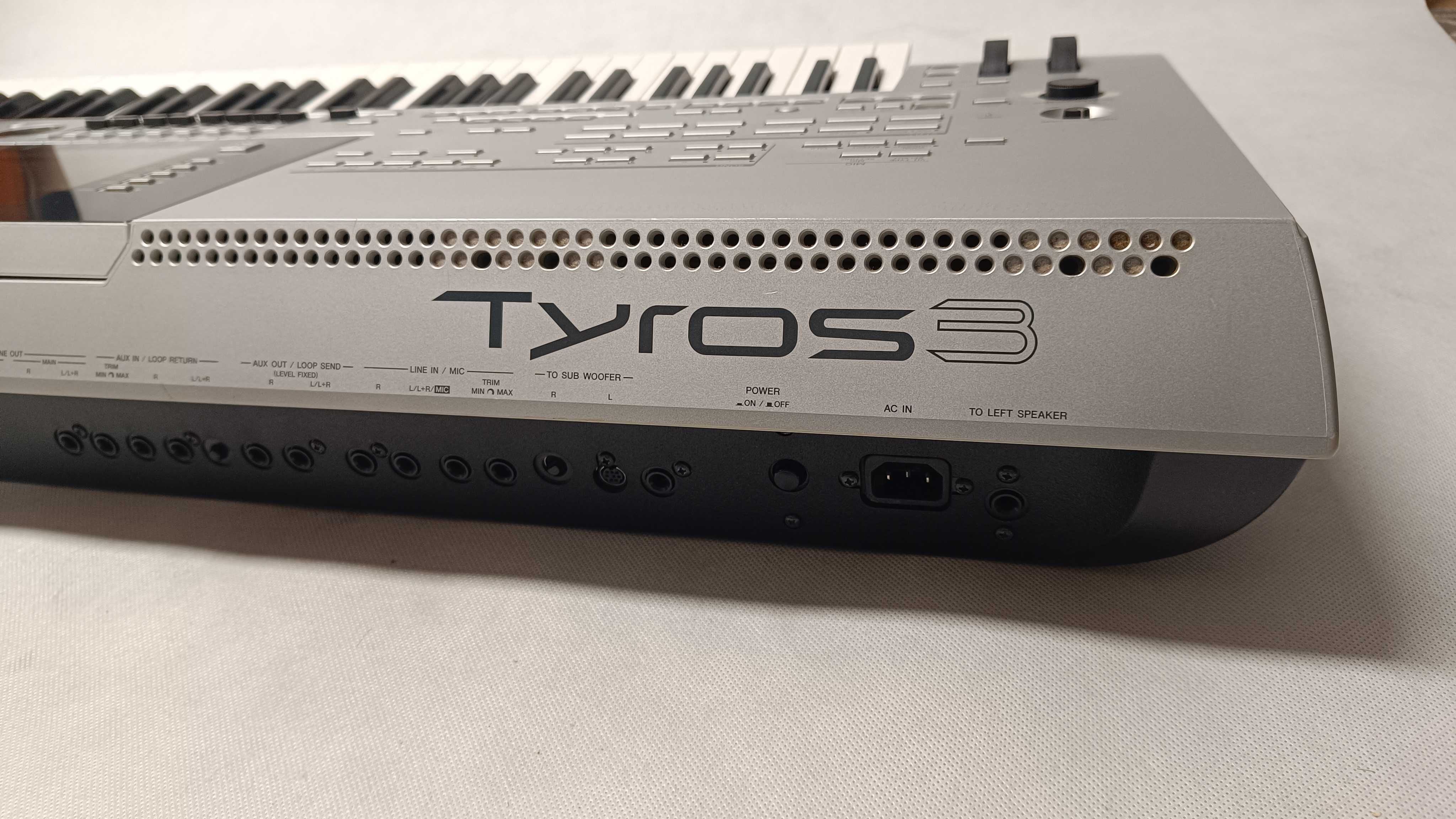 Yamaha Tyros 3 keyboard