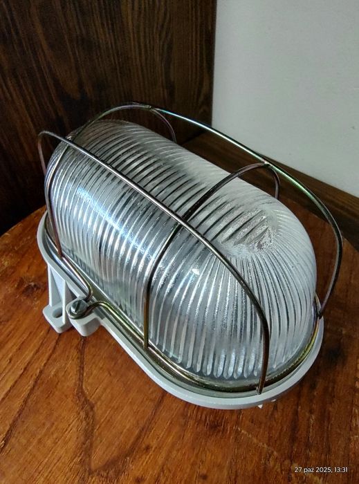 Lampa przemysłowa kanałowa OPKZ 60 – PRL + oprawa kanałowa z siatką