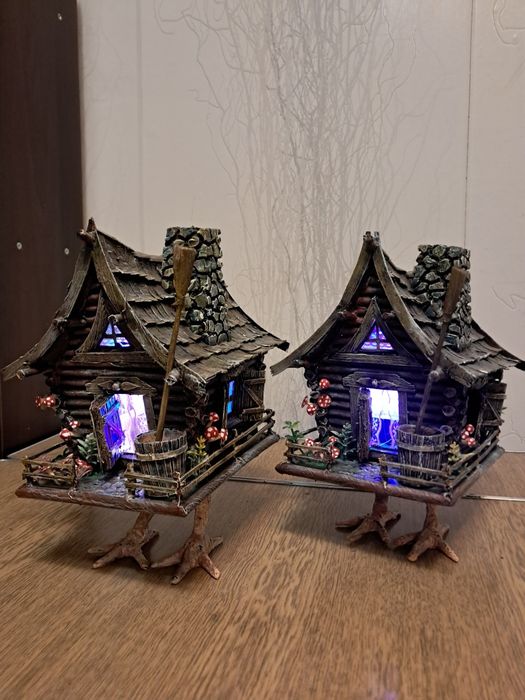 Избушка на курьих ножках (декор)
