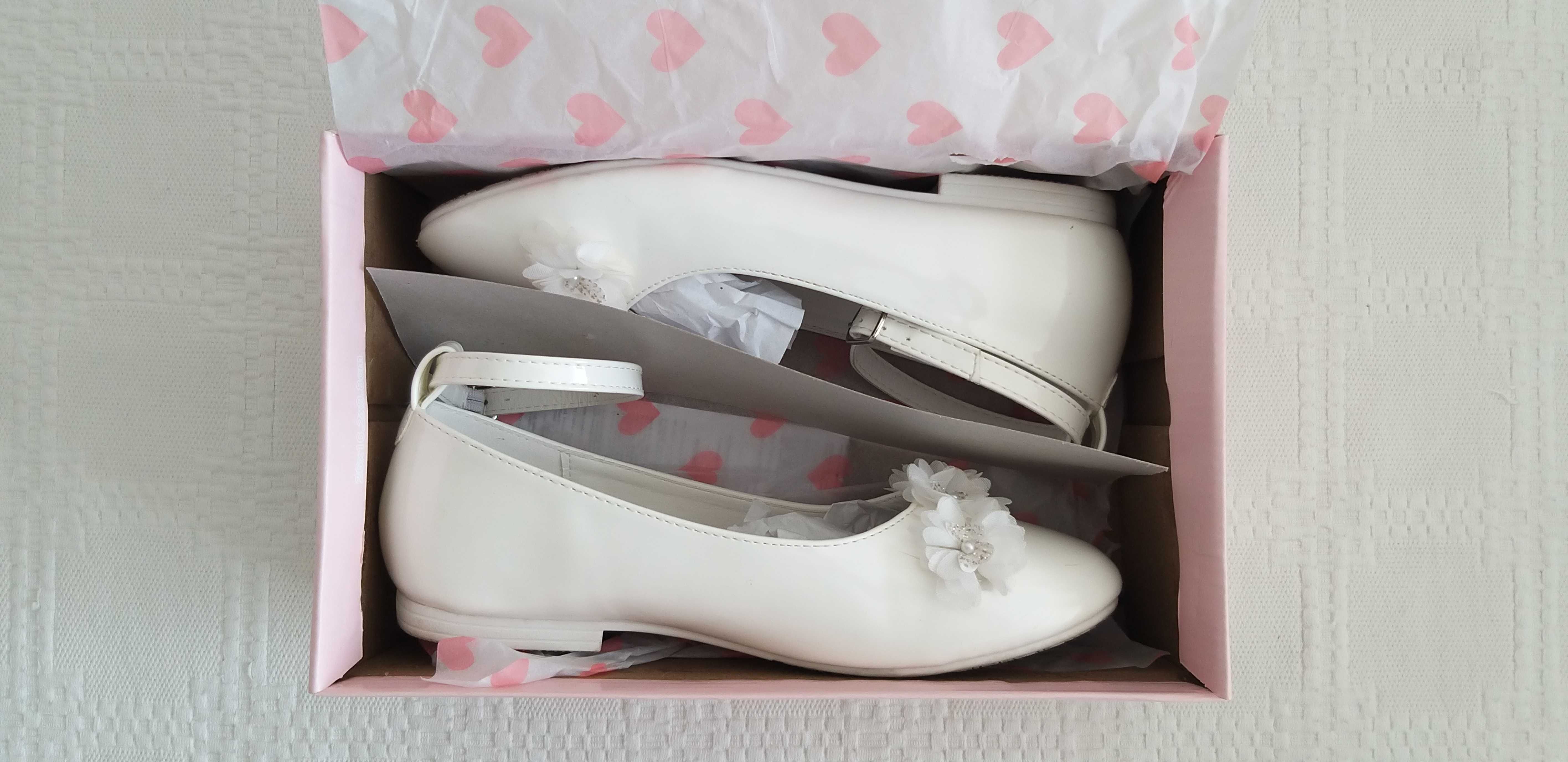 Białe buty komunijne, baleriny dziewczęce CCC rozmiar 34