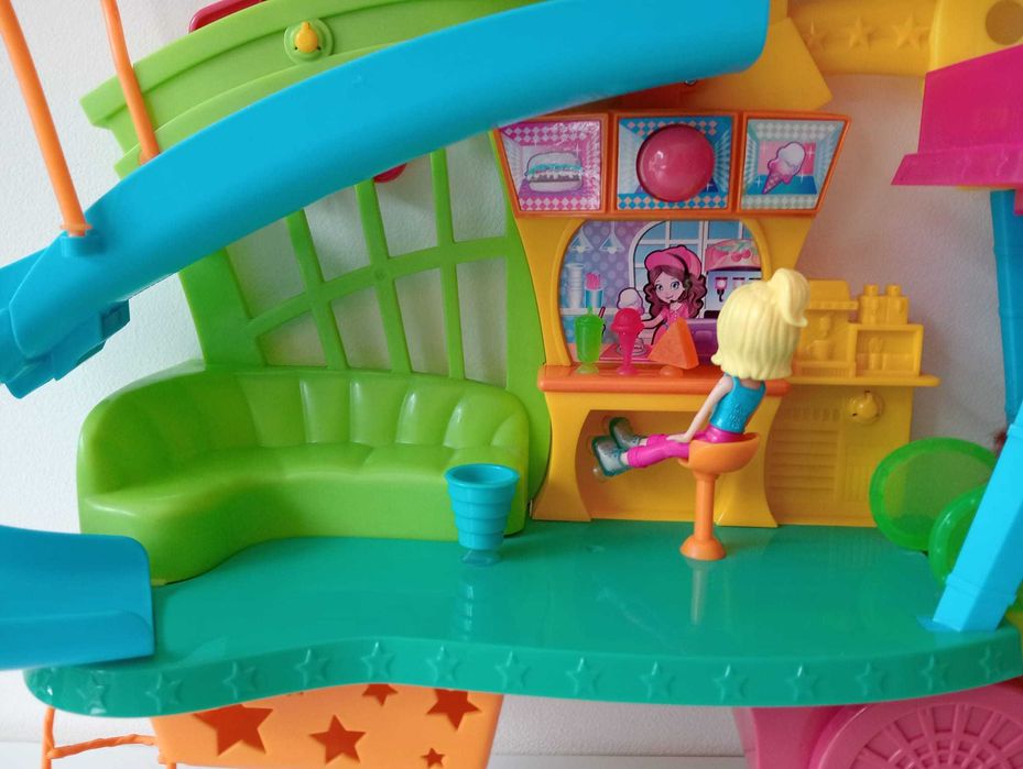 Polly Shopping Center