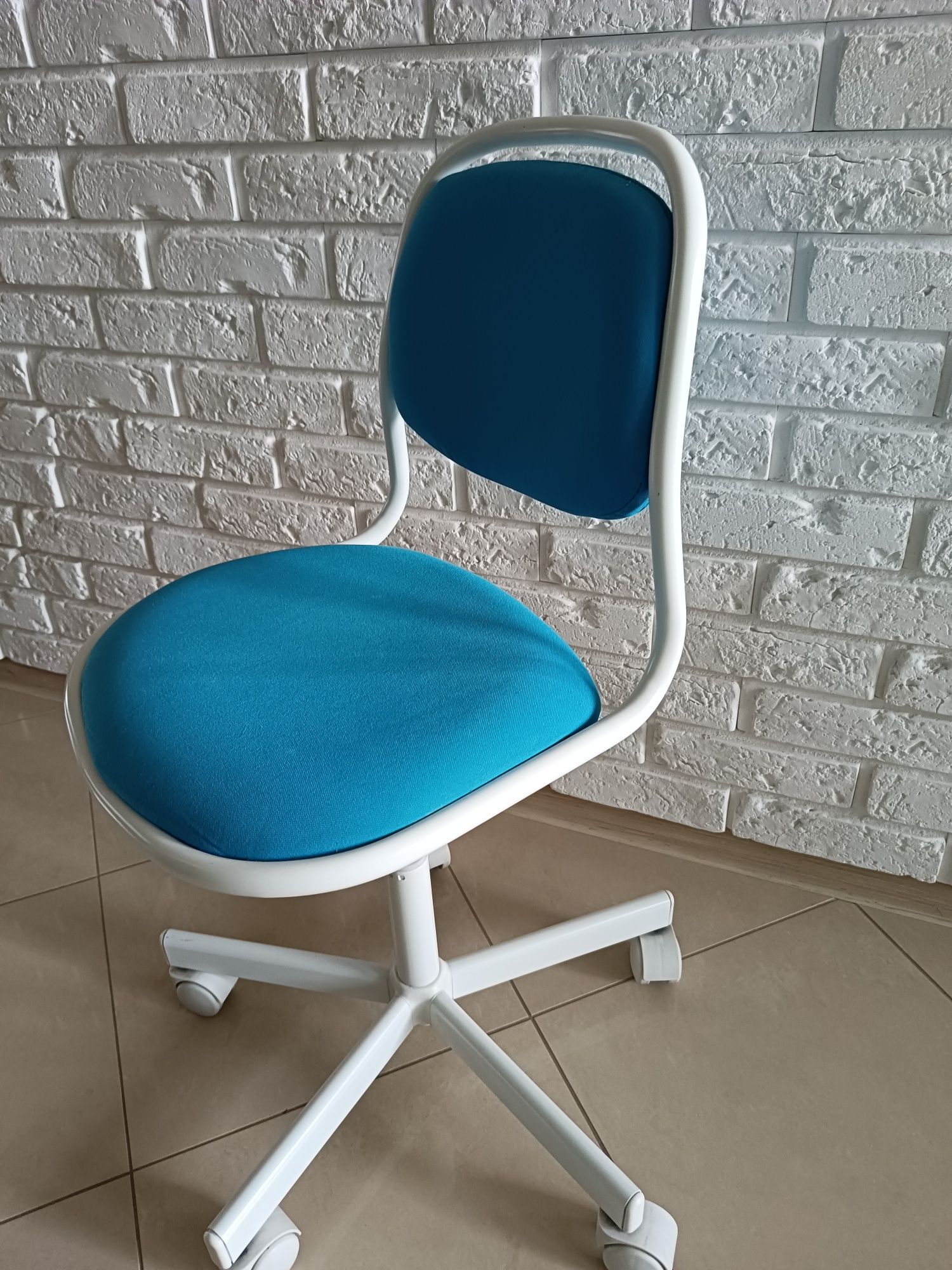 Krzesło obrotowe z IKEA_dziecięce ÖRFJÄLL_białe/niebieski/