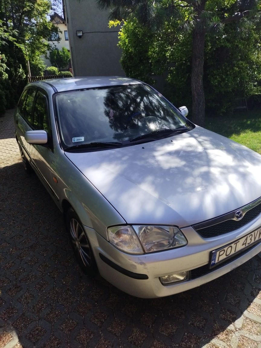 Mazda 323f, 1,4 2000r