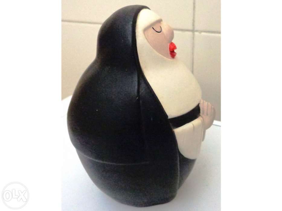Estatueta de freirinha em cerâmica