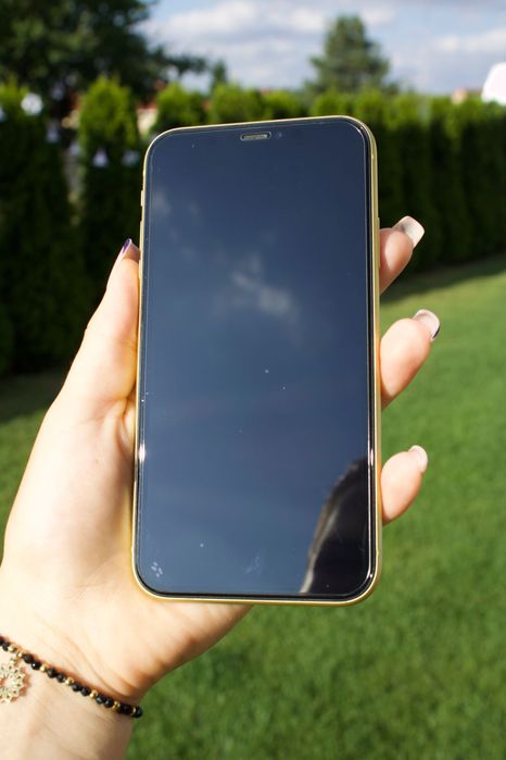 iPhone 11 128 GB + 24 obudowy gratis + szkło hartowane