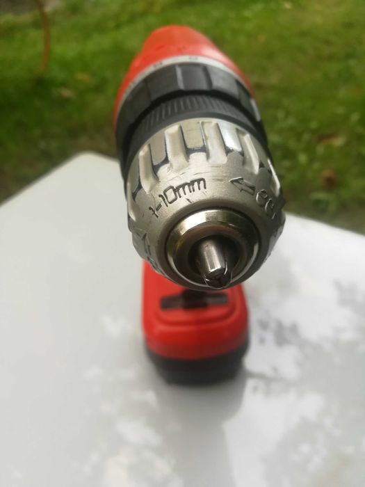 Продаю аккумуляторную дрель-шуруповерт " BLACK & DECKER EPC12 " 12В