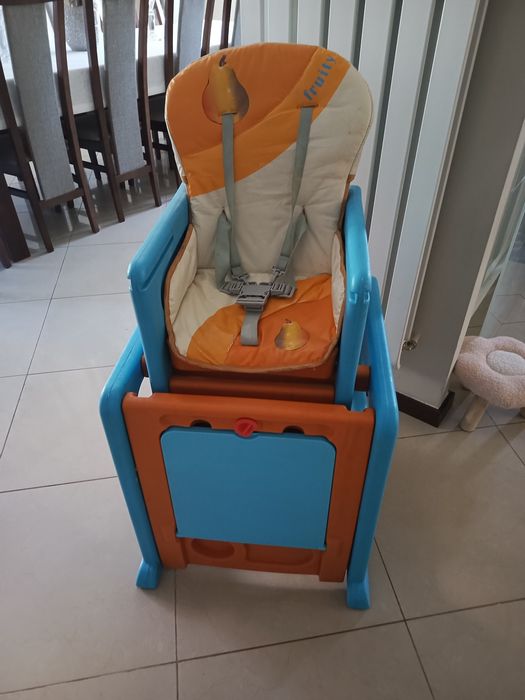 Stolik do karmienia i zabawy 2 w 1
