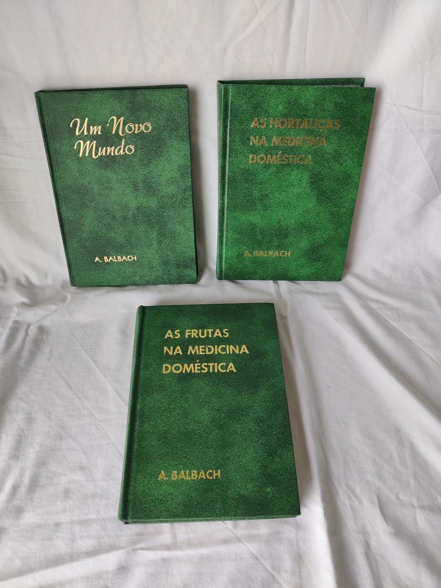 Livros variados.