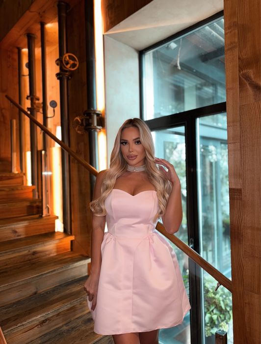 Платье розовое очень красивое