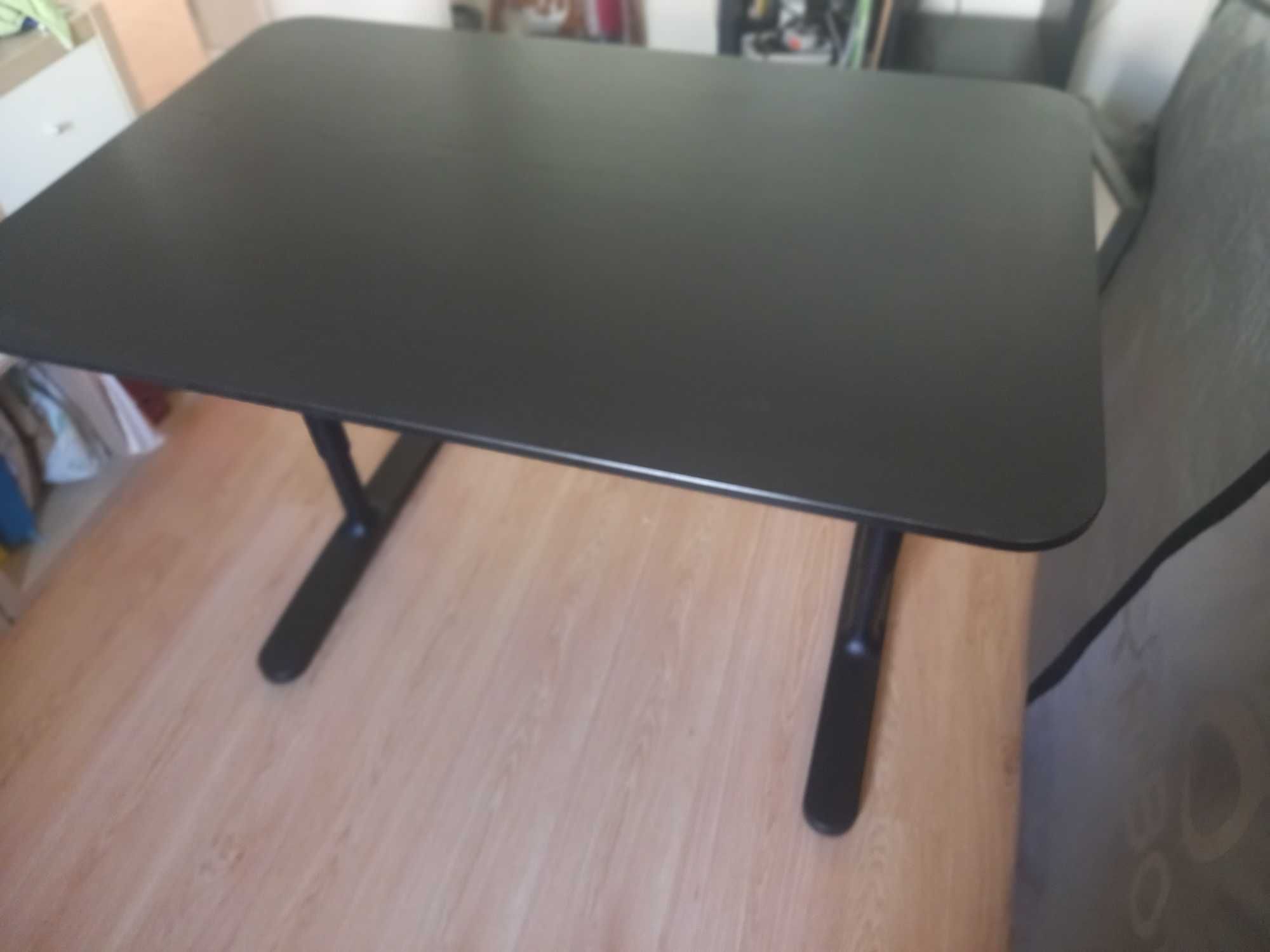 Secretária IKEA BEKANT