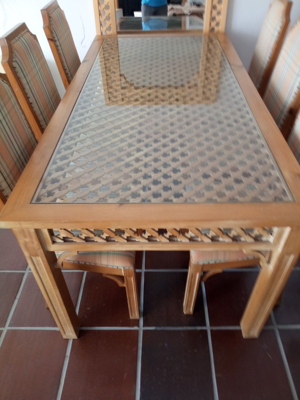 Mesa de sala com cadeiras