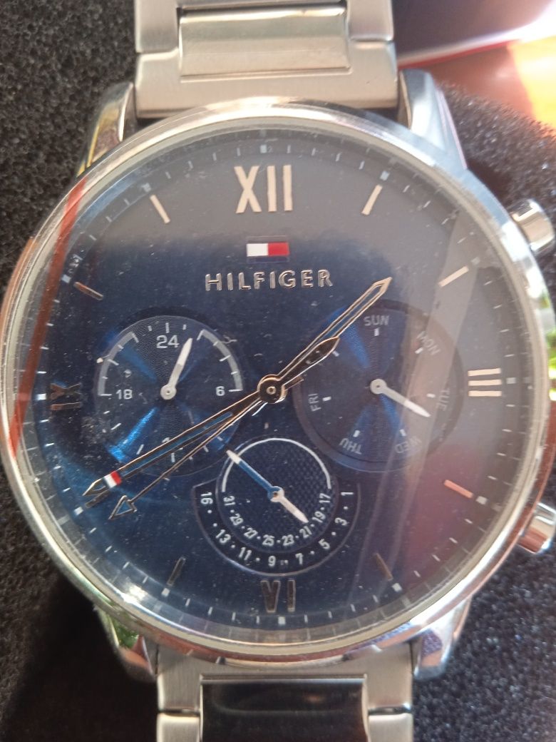 Часы Tommy Hilfiger