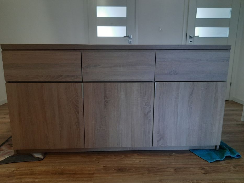 Sprzedam komodę dąb sonoma.
