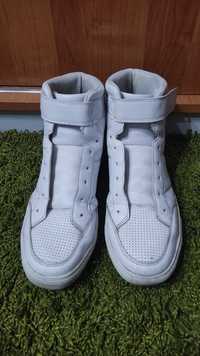 Sneakersy skórzane białe bez sznurówek Pier One rozmiar 44