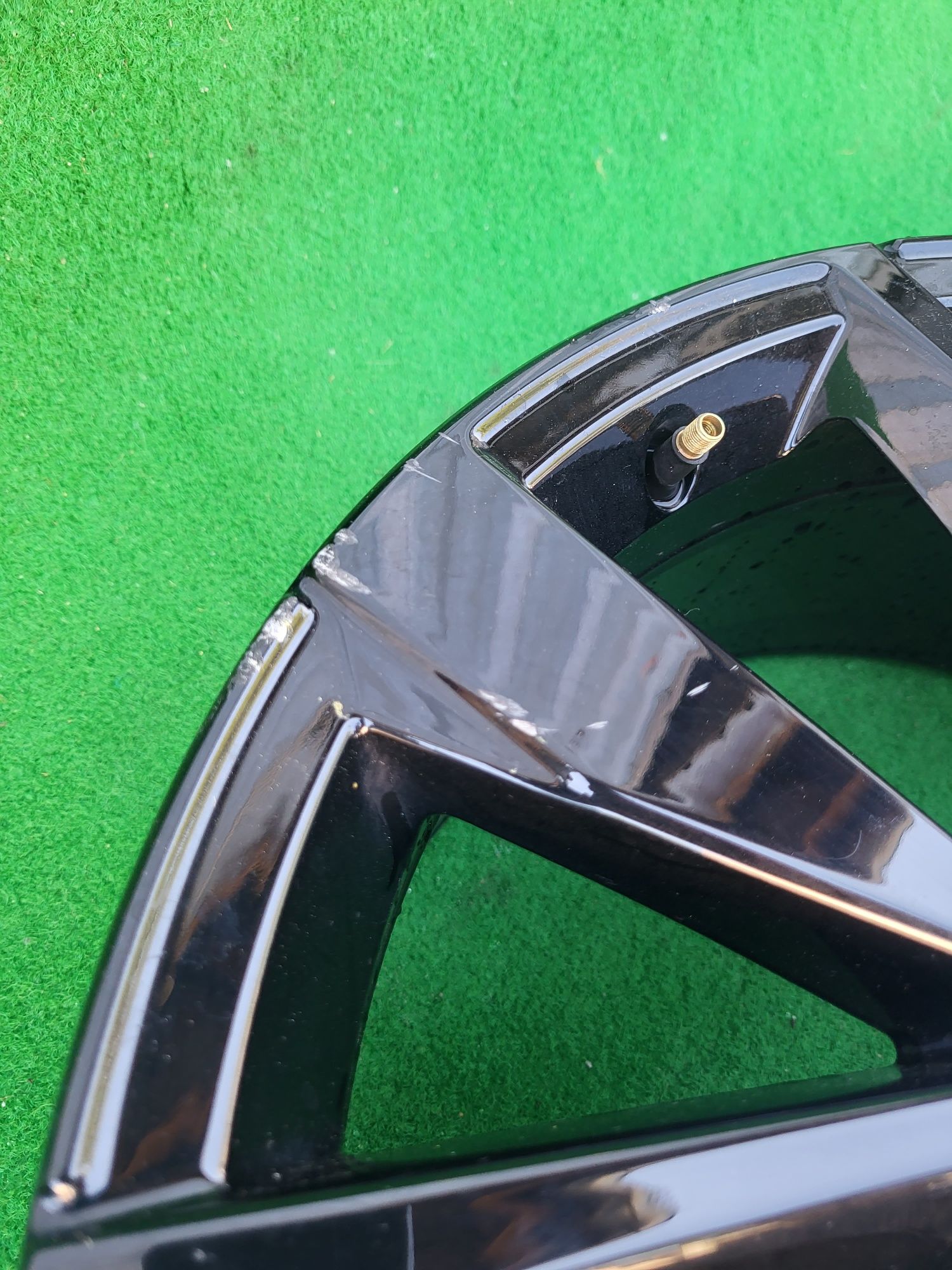 Felga VW R-Line Taigo 7x18 Et39 5x112
