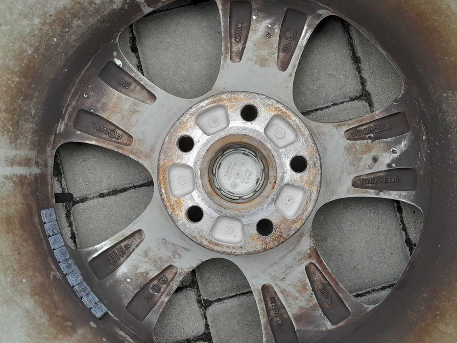 диски Skoda r16 5x112 j7 et45 dia 57.1 літні шини 215 60 nokian 2020р